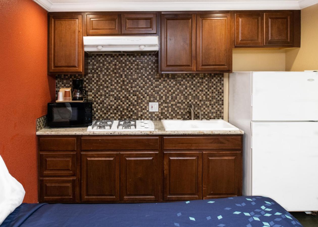 Scandia Motel Карлсбад Екстериор снимка