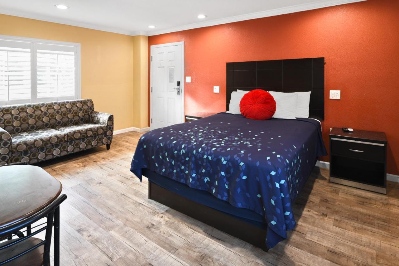 Scandia Motel Карлсбад Екстериор снимка