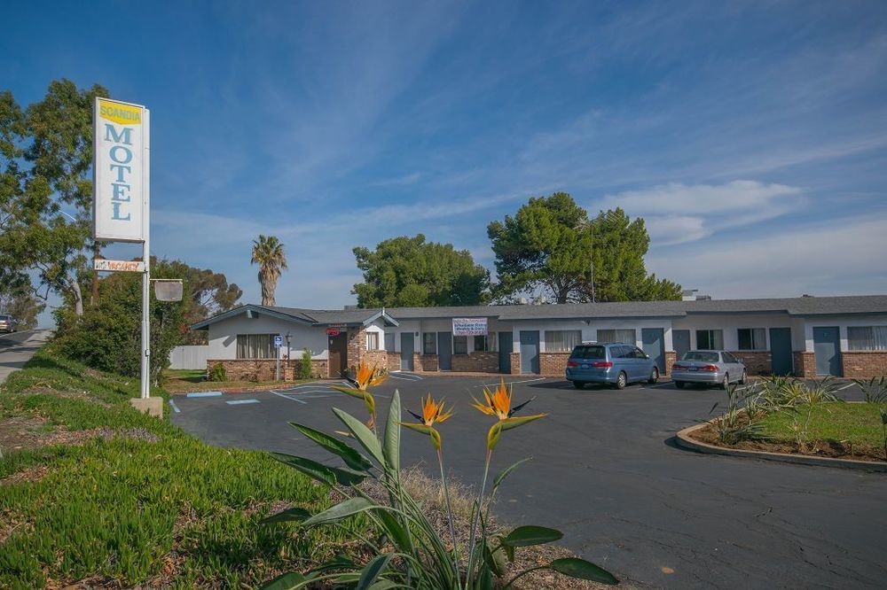 Scandia Motel Карлсбад Екстериор снимка